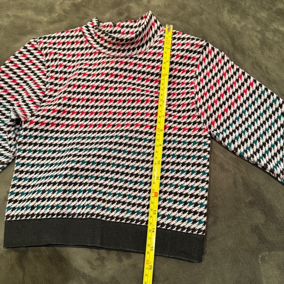 Fabletics Red and Black Houndstooth Top - Picture 5 of 8